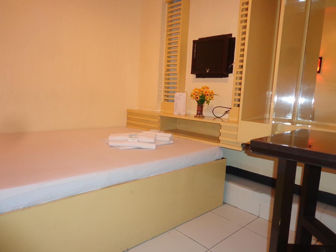 Oyo 191 Paradise Apartelle Manila Exterior photo